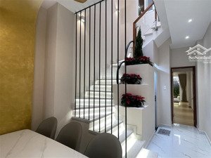 ngay cv làng hoa p8 gv-hxh-nhà mới-full nội thất-86m2-3tầng-7pn-chỉ 7tỷ6 tl