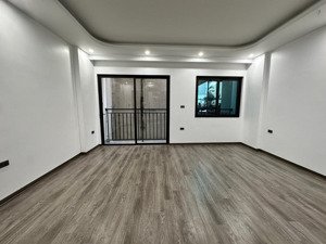 chỉ 17.2 tỷ - nhà dân xây hoàng cầu - ô tô đỗ cửa - mặt tiền 5.6m cực hiếm