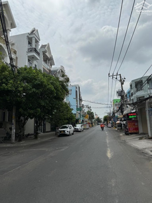 một căn nhà 2 nguồn thu p.15 tân bình,5 tầng, đường 5m, ngang 5m,sd 63m2, cống lở ngay trường chinh