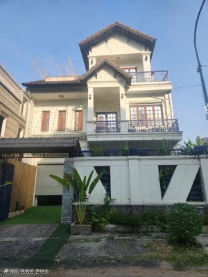 chúng tôi đang cho thuê 1 căn nhà có thể làm văn phòng , cônng ty kinh doanh gần an phú , quận 2