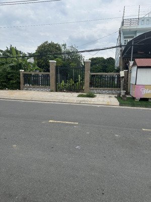 mặt tiền đặng văn kiều thị trấn cần thạnh, ngay ngã ba thích hợp xây khách sạn nhà hàng, 305m2