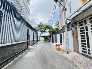 bán nhà quốc lộ 13- liền kề kdc hồng long, hiệp bình. đường ô tô thông. shr sang tên vào ở ngay