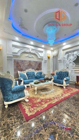 8,5 tỷ, nhà đẹp 2 lầu kdc chuẩn ngay bờ kè mới trấn biên