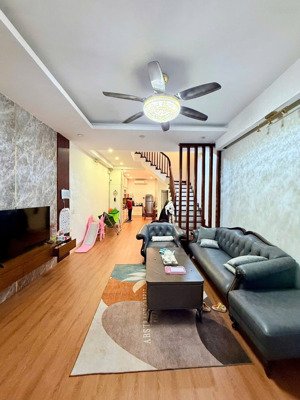 bán nhanh. nhà đội cấn, ngõ 3 gác tránh, thông kinh doanh, ra phố 1 phút, thoáng, sân xe, 48m2*5t