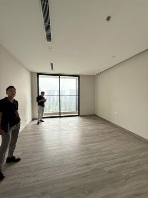 ecopark- studio tòa sky forest sf2- tầng trung- view biệt thự đảo- hướng đn mát mẻ- nhỉnh 3 tỷ