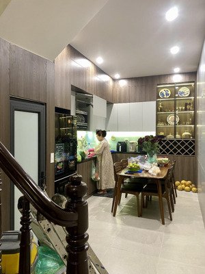 hoàng văn thái, thanh xuân 15 tỷ duy nhất một căn ngõ ô tô 16 chỗ đỗ cửa 