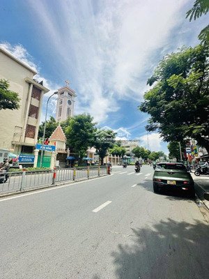 chdv hẻm trung tâm dòng tiền sẵn có diện tích: 67m2 (4.2x16m) sổ công nhận 45m kết cấu: 1