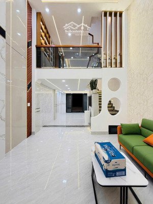 nhà ngay emart 51m2 lê lai, p3, gò vấp. giá 5 tỷ 600. xây 1 trệt 3 lầu. shr. gần đh công nghiệp