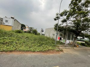 cần bán lô đất đối diện công viên tại kdc long hậu nam sài gòn. dt: 5m x 18m giá 2 tỷ 250tr.