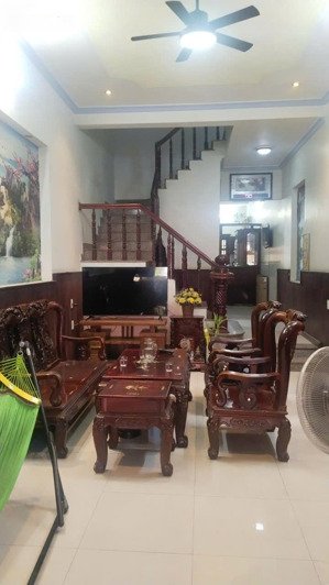 bán nhà đang ở xây dựng kiên cố, sân xe hơi, sân vườn 4 phòng ngủ rộng không gian sống lý tưởng