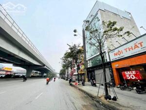 BÁN TÒA NHÀ MẶT ĐƯỜNG PHẠM VĂN ĐỒNG. 200M2 - 8 TẦNG, THANG MÁY. THÔNG SÀN.