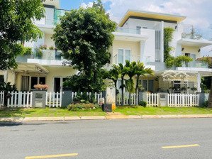 chính chủ gửi bán căn biệt thự giá 12,9 tỷ. 8x18m. lh nam lê xem nhà.