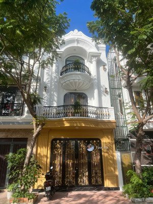 cho thuê nhà mới đẹp 3 tầng kđt hà quang, view công viên, phù hợp làm văn phòng, spa, ở gia đình