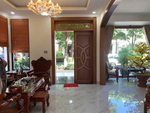 bt liền kề full nội thất gỗ cao cấp - đầy đủ tiện ích tiêu chuẩn 5sao - khu riêng tư bảo vệ 24/24