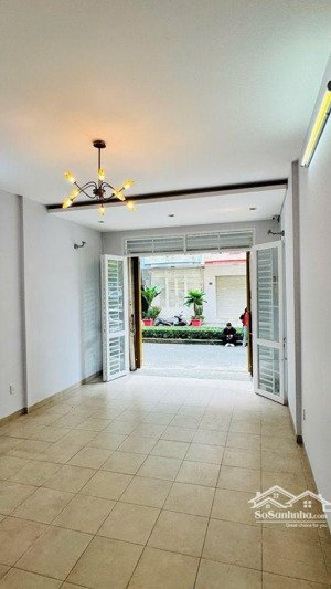 mặt tiền đường cao lỗ, ngày bệnh viện đã khoa chánh hưng (bvq8 cũ), giá chỉ 14,4 tỷ.