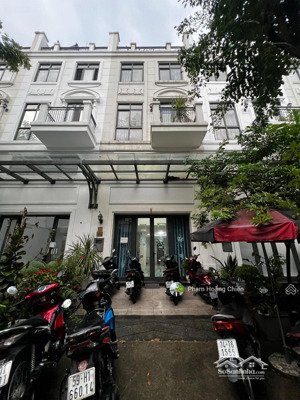 cho thuê shophouse góc 5x20m giá 30 triệu hoàn thiện cơ bản đẹp, có thang máy, 1 trệt 1 lửng 3 lầu