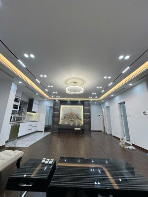 gia đình bán căn hộ tại n05 tòa 25t1, 162m2, 3 ngủ, nội thất cơ bản, ban công tây bắc, sổ đỏ