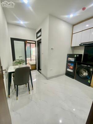 Cho Thuê Ccmn 2 ngủ đẹp thoáng sáng ban công ngõ 113 Thái Thịnh, Đống Đa