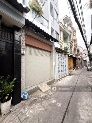 khuôn đất 4.1x15.5m, sổ vuông a4, ngay thích quảng đức - thông hoàng hoa thám