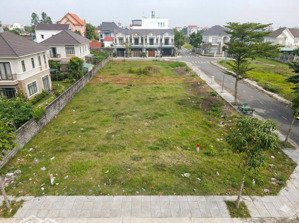 dì út cần bán lô đất 2 mặt tiền 1000m2 có 900m2 thổ cư. nằm gần tỉnh lộ 7 giá 6tỷ7 còn tl