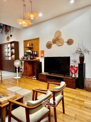 gấp, cho thuê bt 250m2, 50 triệu, 6pn, 4wc tại everrich iii, q7, hcm. view sông, hiếm,