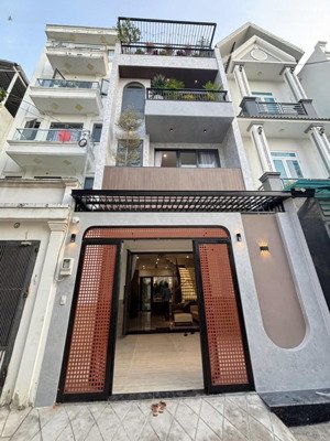 nhà 4 lầu 5x20m ngay hà huy giáp . nội thất full hiện đại sang trọng. sổ riêng hoàn công