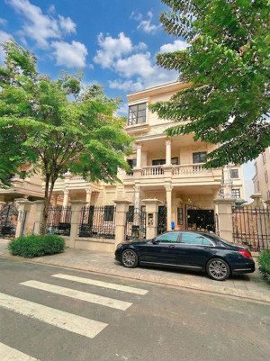 bán biệt thự cityland gò vấp 10x23 giá nhỉnh 60 tỷ căn vip nhất ngay công viên hòa bình.