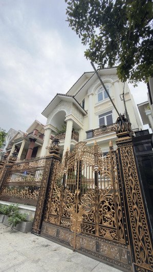 bán biệt thự cao cấp khu tên lửa, bình tân, mt đường số 6a, 10x20m, hầm+ 3 tấm, 35 tỷ tl