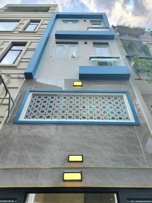 chính chủ cần bán nhà nguyễn văn thủ-đakao-q1, gần đại học kinh tế. 4tỷ450/80m2 đang cho thuê 30tr