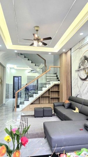 bán nhà hẻm xe hơi 381 lò lu 1 trệt 2 lầu 1 tum giá 6,5 tỷ