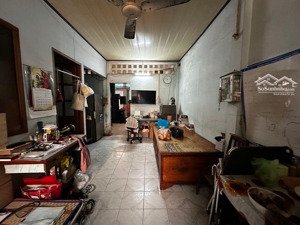 nhà 3 tầng chính chủ lâu đời - ngang 6m - hẻm ô tô - khu sầm uất q3 - sổ riêng - hiếm có khó tìm