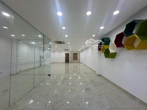 chính chủ cho thuê văn phòng khuất duy tiến 70m² 13 triệu/tháng