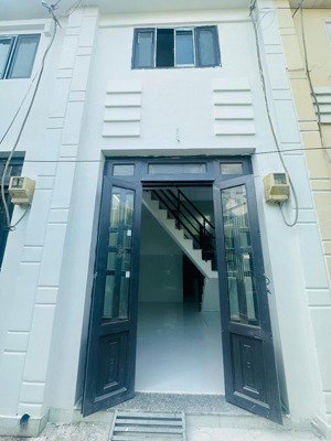 bán nhà 2 tầng cách bệnh viện q12 500m khu dân cư hiện hữu không quy hoạch