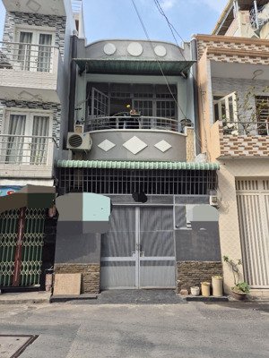 nhà đối diên q10.hxh 8m kinh doanh.ngang 4.3m.dài 12m.lạc long quân.chỉ nhĩn 7 tỏi còn thương lương