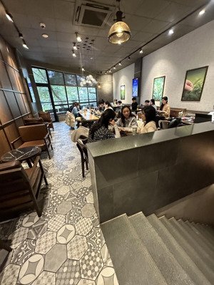 cho thuê nhà mặt phố trần đại nghĩa, dt 150m2x4 tầng, 2 mt 8m+7m, giá 180tr, lh 