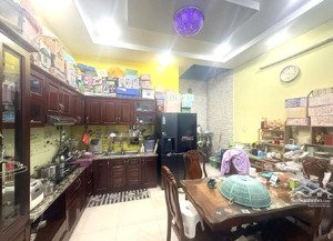 bán nhà trung tâm trường thọ thủ đức
giá: 7,5 tỏi căn nhà tọa lạc ngay trung tâm trường thọ