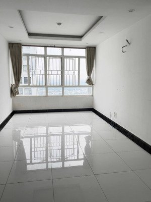 cần bán căn hộ giai việt tạ quang bửu, p5, q8.dt 109m 3 phòng ngủ, 2 wc giá 5.2 tỷ có thương lượng