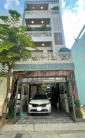 thua lỗ bán gấp nhà nguyễn văn hưởng, thảo điền,q2-giá:7,89tỷ/100,8m2(5,6x18).kc 3lầu 5pn. hđt 30tr