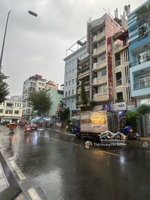 [quận 1] xe hơi vô nhà - sát mặt tiền cô bắc - 5 tầng kiên cố - nở hậu - 16.9t