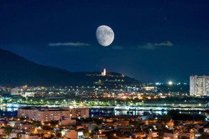 dòng tiền 1.5 tỷ/năm - tòa căn hộ lô góc 2mt khuê mỹ đông - có hồ bơi - sát biển mỹ khê