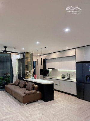 chính chủ bán gấp căn hộ chung cư 145m2 tk 4 ngủ mặt đường vũ phạm hàm, giá 11 tỷ