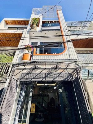 tôi chính chủ cần tiền bán gấp đặng văn ngữ, quận phú nhuận.giá 5tỷ670.sổ sẵn.