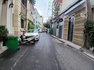 giảm mạnh, chỉ 8,6 tl có ngay nhà hxh cô bắc, 4x11m; 42m2; 4 tầng, thông phan xích long, trường sa