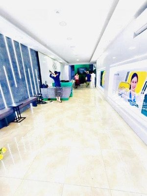 mặt phố cầu giấy - tòa nhà 8 tầng - vỉa hè 4m - sổ vuông đét.