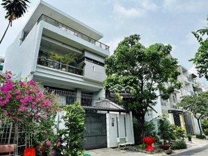 định cư bán gấp biệt thự siêu đẹp đường cao đức lân, an phú - 160m2(8x20) hầm 3 tầng giá chỉ 40 tỷ