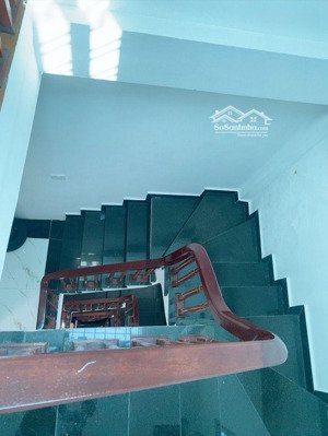 gấp. đa sỹ. hơn 6 tỉ. nhà dân xây 34m2 5 tầng. 3 ngủ. gần công viên, bãi ô tô...