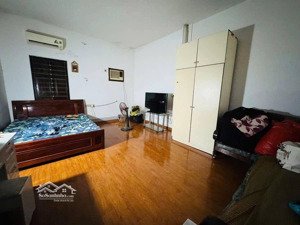 trần thái tông, dt 236m2x4t, mt 29m, giá 127 tỷ lô góc, vỉa hè cây xanh và đường ô tô tránh