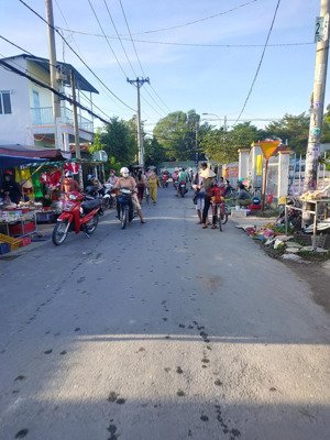 chính chủ bán rẻ 115m2 đất ở giá 2,1 tỷ hẻm ô tô đường đoàn nguyễn tuấn xã quy đức, bình chánh.