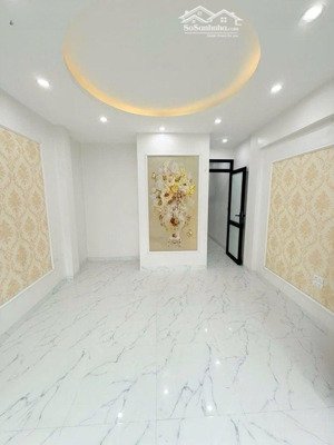 siêu phẩm cổ nhuế - ô tô 7 chỗ chạy quanh nhà - đỗ cổng - 66m2 - 6 tầng - có thang máy 