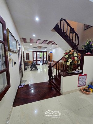 hơn 16 tỷ văn quán ngay sát đường đôi nguyễn khuyến ,phân lô ,vỉa hè ,kd . 60m ,5tầng, mt 4,5